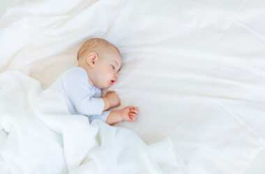 Was ist die beste Schlafenszeit für mein Baby oder mein Kind?